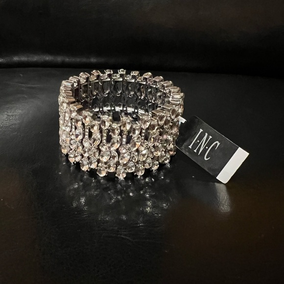 INC International Concepts NWT Wide Crystal Cluster Stretch Bracelet - Picture 2 of 3